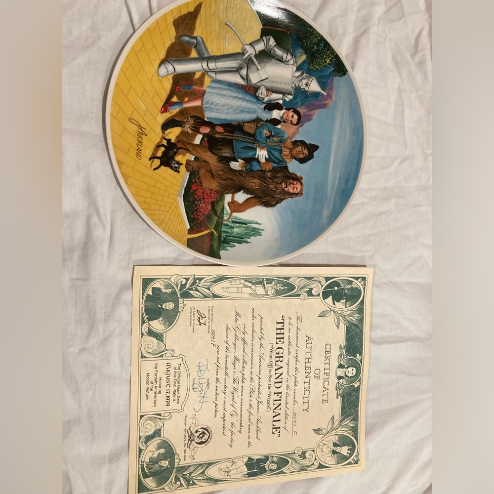 If you love wizard of oz and collect artifacts well this one is for you!